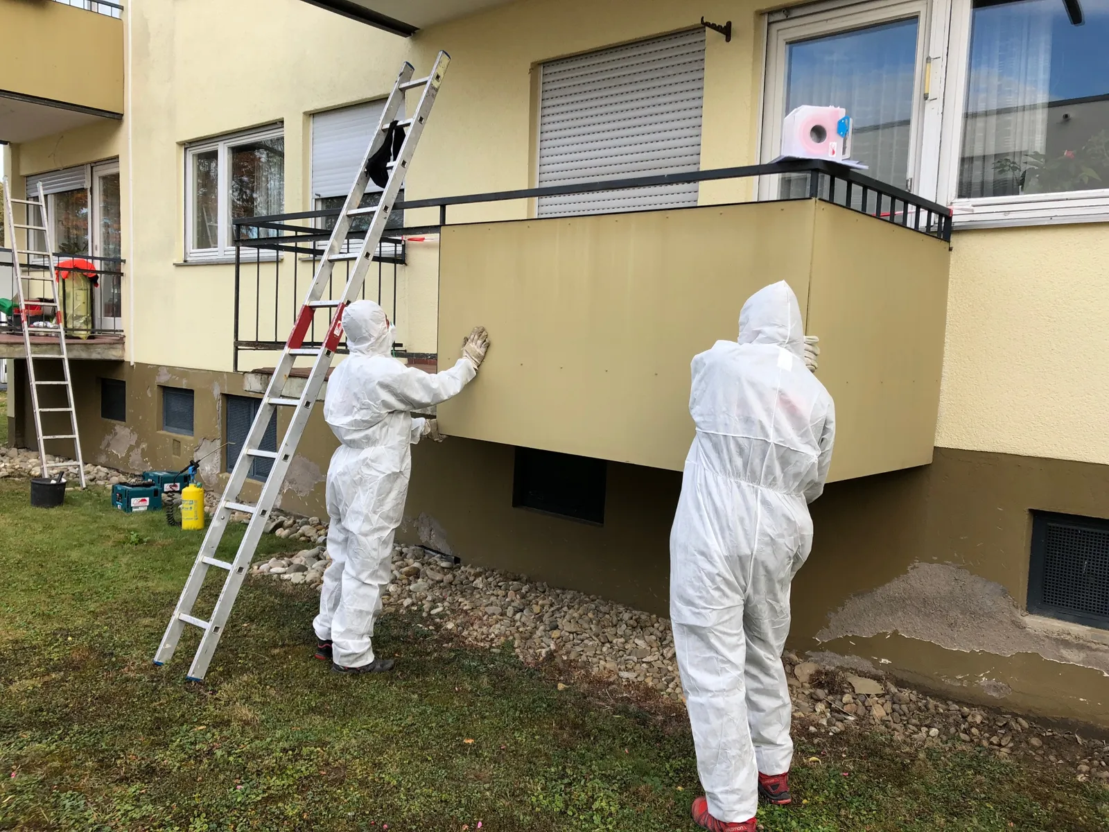 Asbestabbau am Balkon